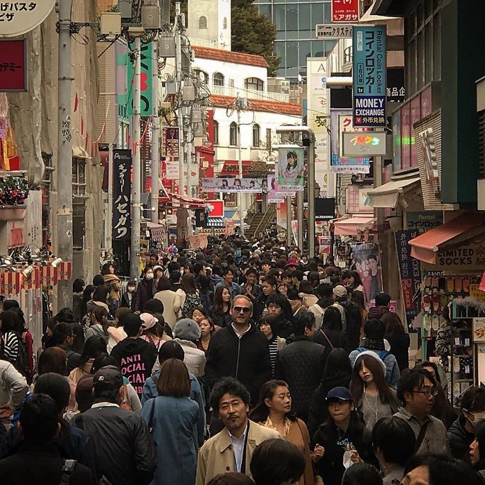 В Японии живут очень низкие люди. Вот 12 фото, которые это доказывают Приколы,люди,странное,фото,фотографии,Япония