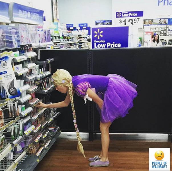 блондинка в супермаркете