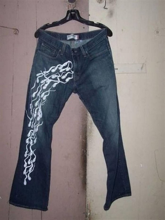 джинсы с аппликацией