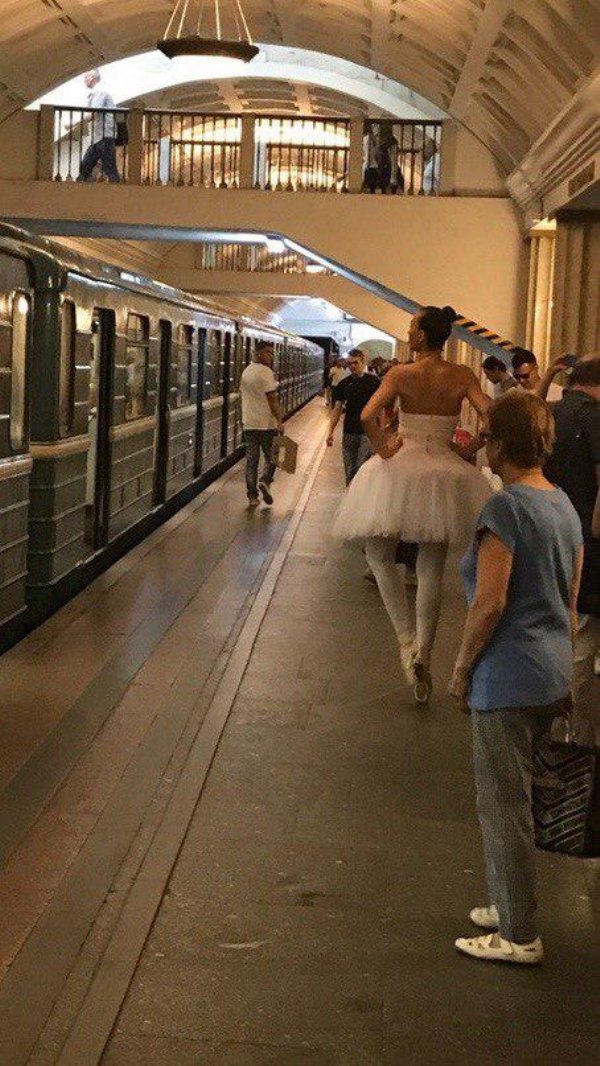 балерина в метро