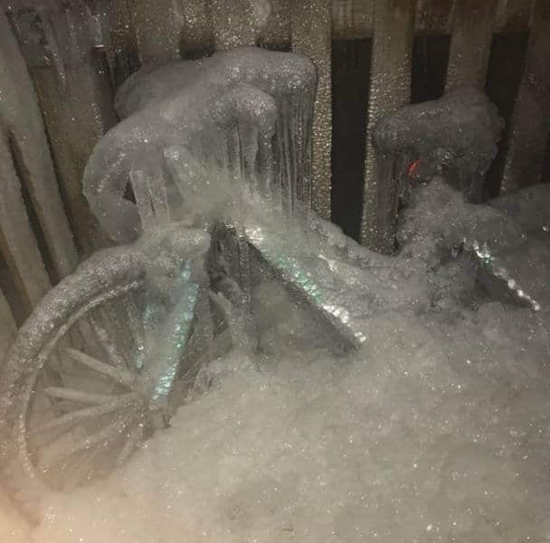 замерзший велосипед