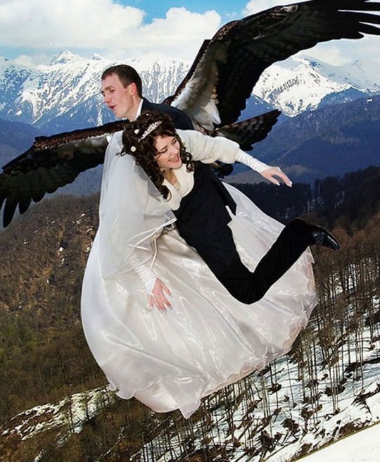 жених уносит невесту на крыльях