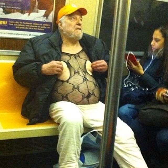 мужчина в метро