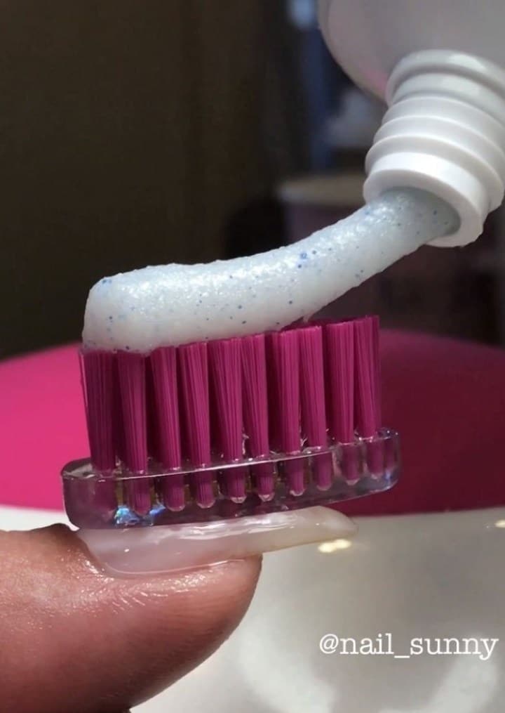 зубная паста и щетка