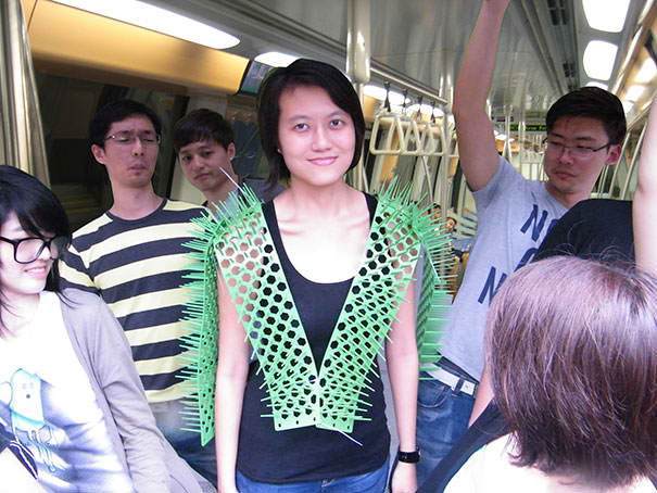 люди в вагоне метро