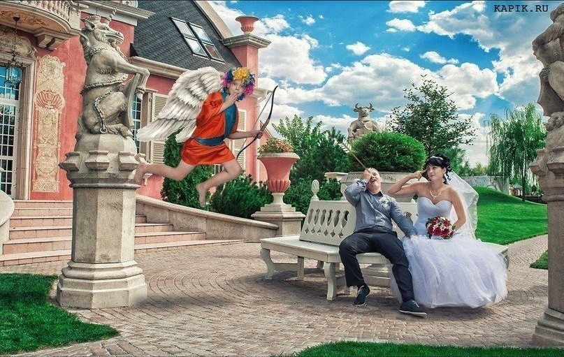 жених и невеста на скамейке