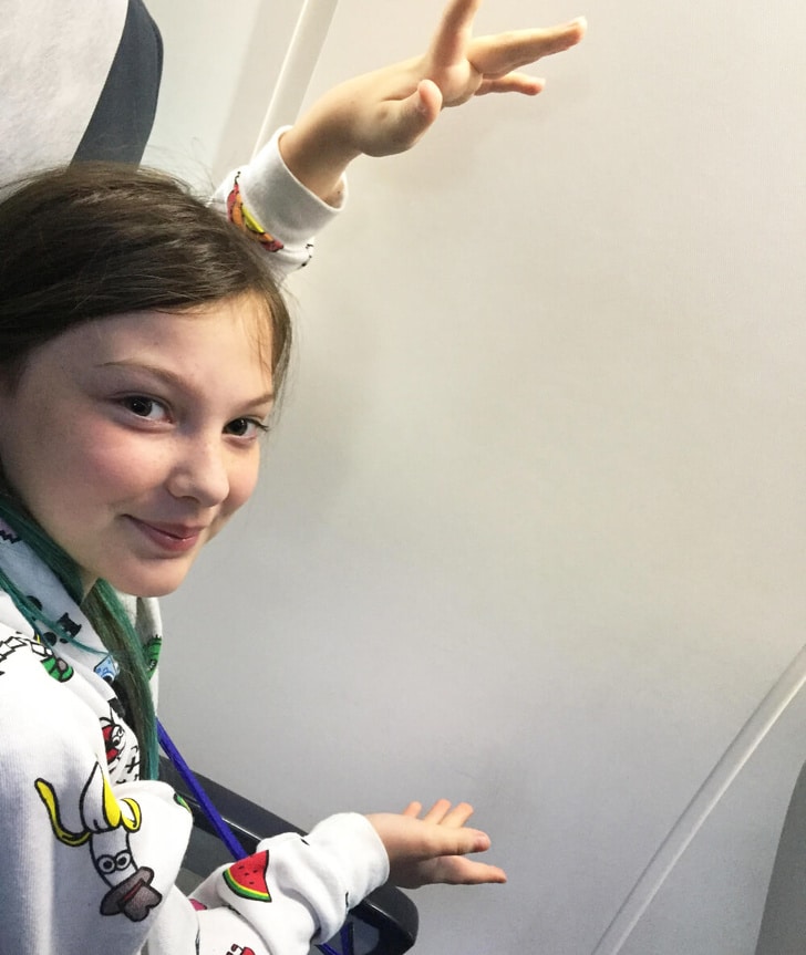 девочка в самолете