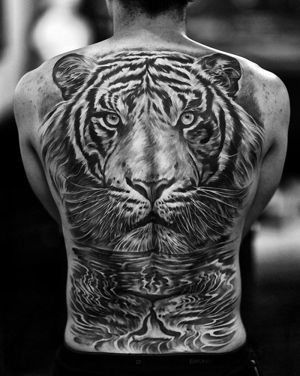 12 татуировок на спине, которые впечатляют своей идеей и реализацией!