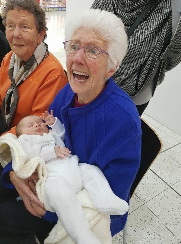 ребенок и прабабушка