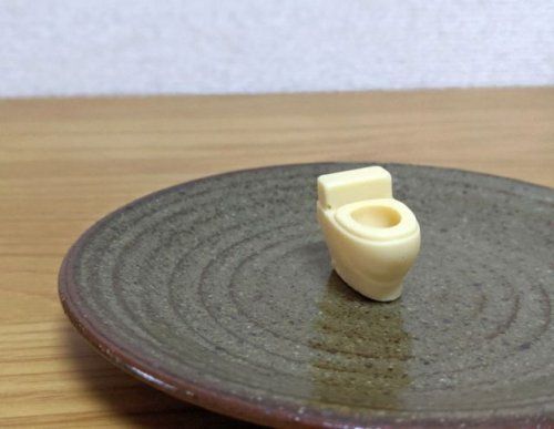 Унитаз в форме конфет из чудесного белого шоколада (8 фото)