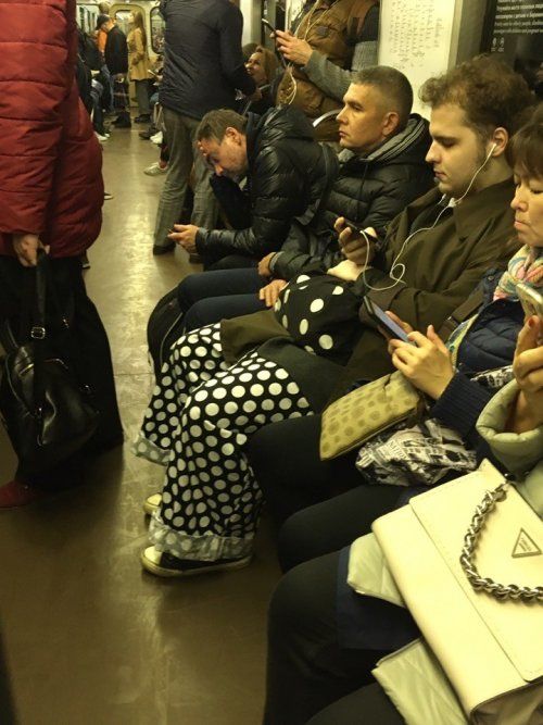 Чудаки — пассажиры в метро Приколы,myprikol,com,метро