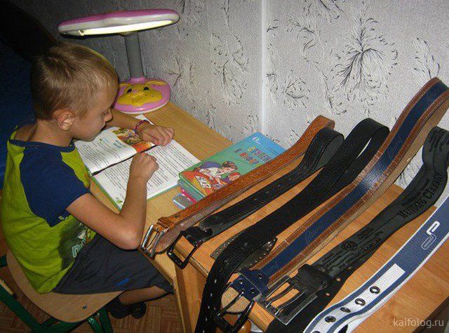 Школьники делают домашку  Приколы,kaifolog,ru,Дети и родители,дети приколы,школьники