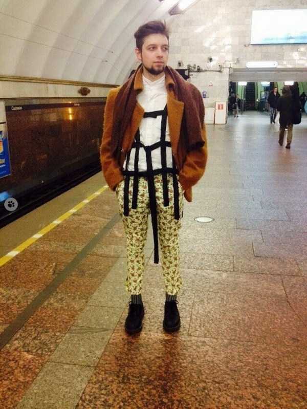 парень в метро