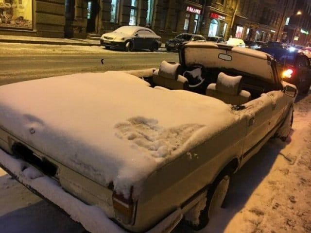 кабриолет в снегу