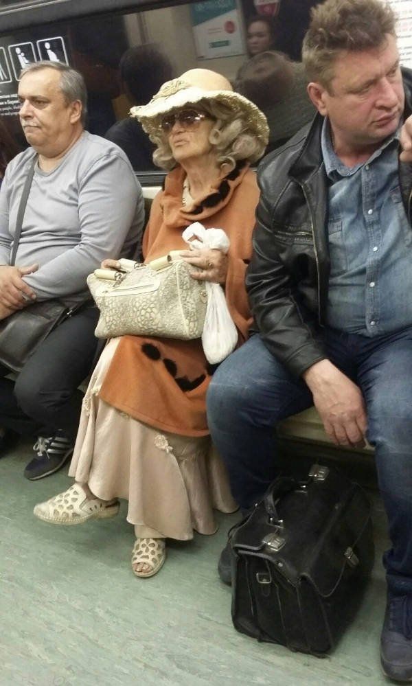 Странные пассажиры в метро 