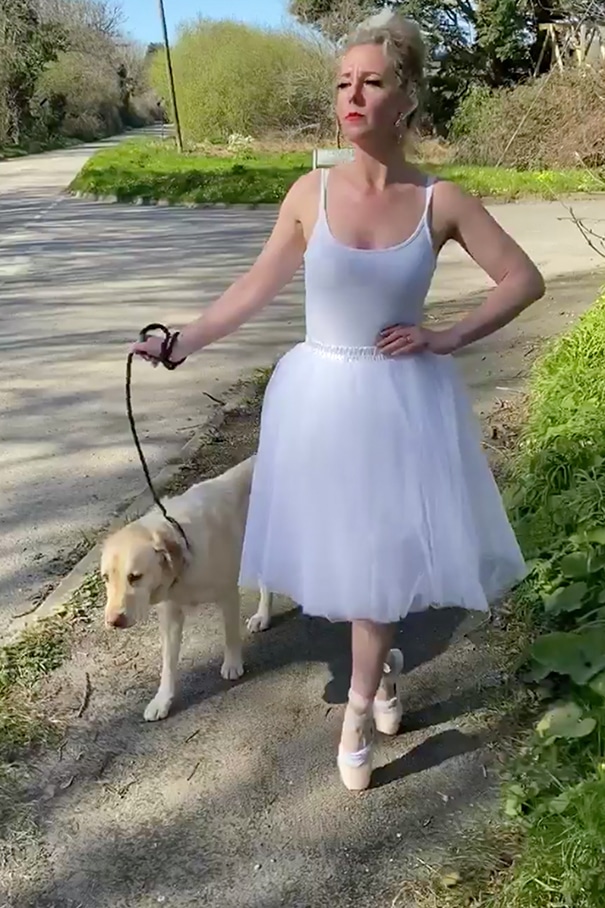 балерина с собакой