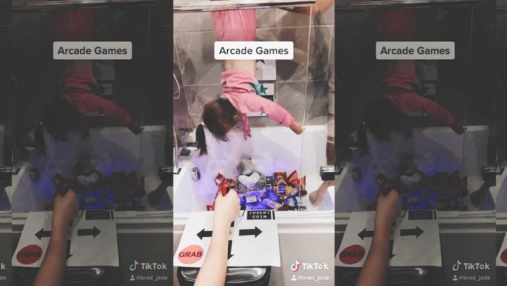 Мужчина воссоздал автомат с игрушками, используя трёхлетнюю дочь как кран