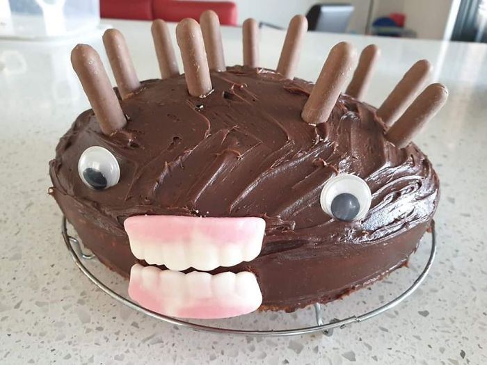 шоколадный торт в виде ежа