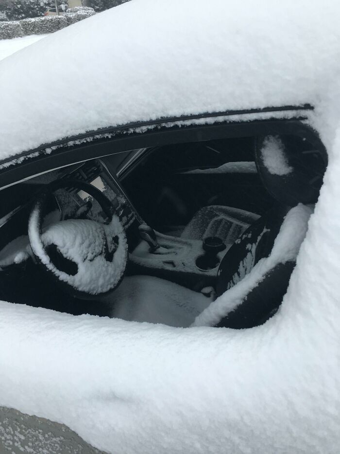 снег в салоне авто