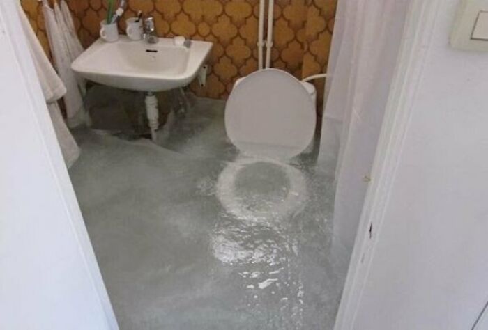 потоп в туалете