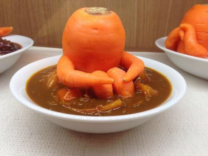 морковь сидит в тарелке