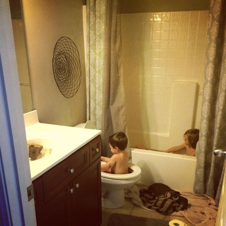 дети в ванной