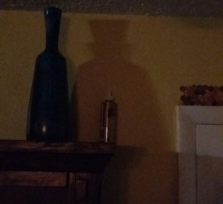 тень на стене