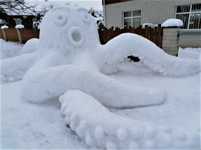 снеговик в виде осьминога