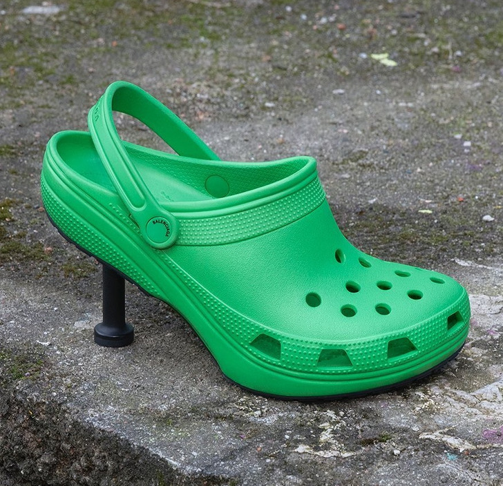 зеленые кроксы на каблуке