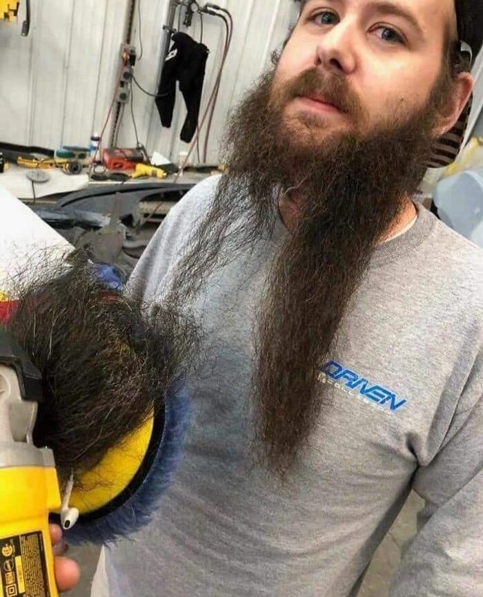 мужчина отрезал себе бороду болгаркой
