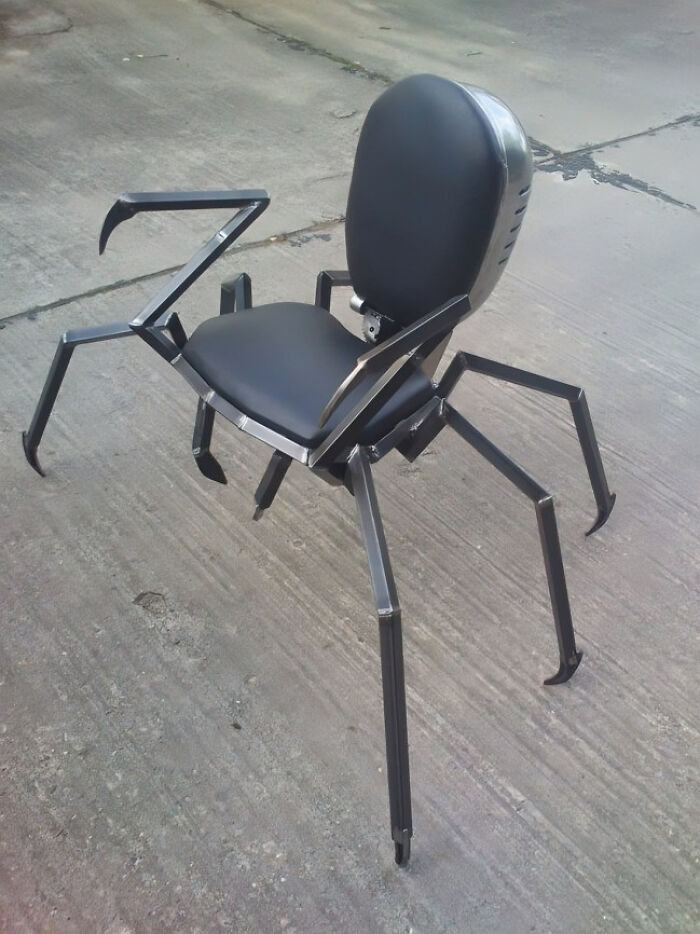 кресло с паучьими лапами